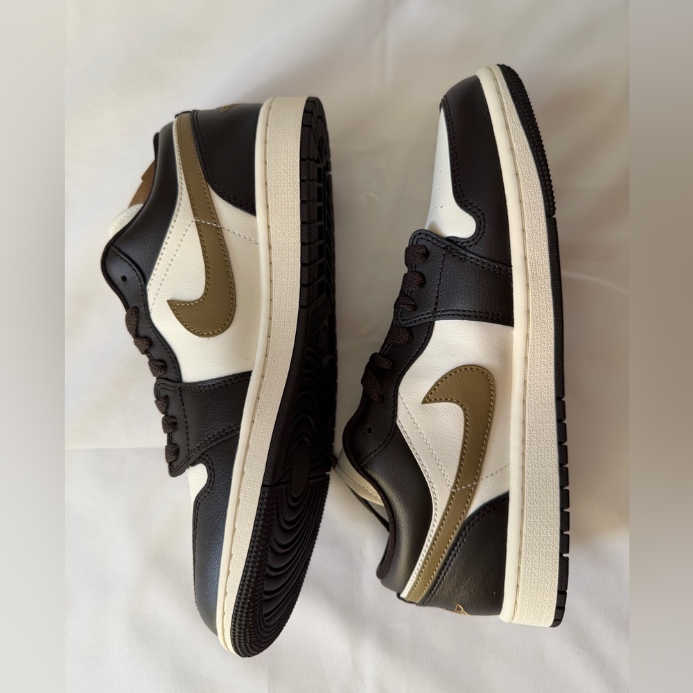Nike Air Jordan 1 Low - Picture 3 of 5